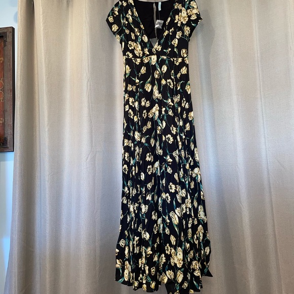 Free People Dresses & Skirts - Free People floral maxi dress